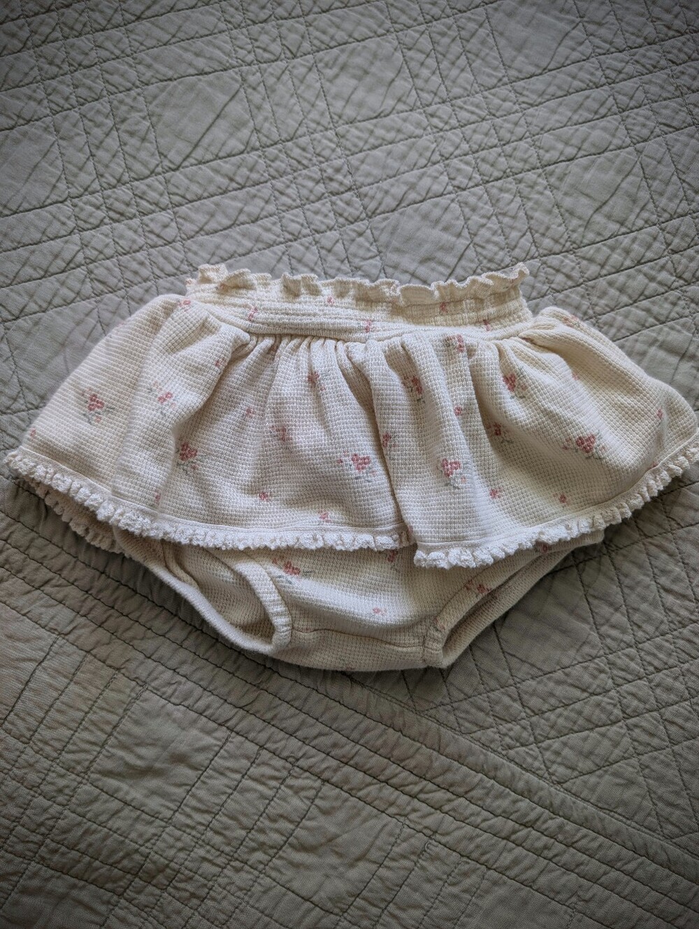 Quincy Mae Cream Floral Skirted Bloomers 12–18M